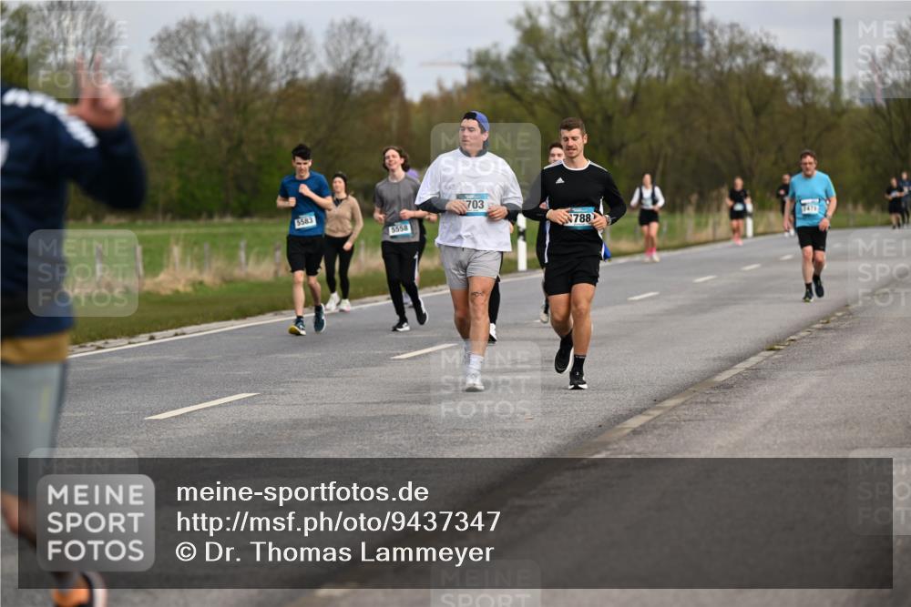 12.04.2026 - 45. Internationalen Wilhelmsburger Insellauf Dr. Thomas Lammeyer http://msf.ph/oto/9437347 12.04.2026 09:30:27 Laufen 5583, 5558, 703, 788, 2471 meine-sportfotos.de