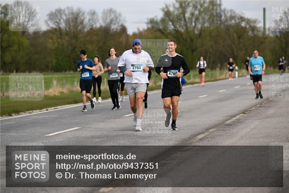 12.04.2026 - 45. Internationalen Wilhelmsburger Insellauf Dr. Thomas Lammeyer http://msf.ph/oto/9437351 12.04.2026 09:30:28 Laufen 2703, 5583, 5558, 4789, 2471 meine-sportfotos.de
