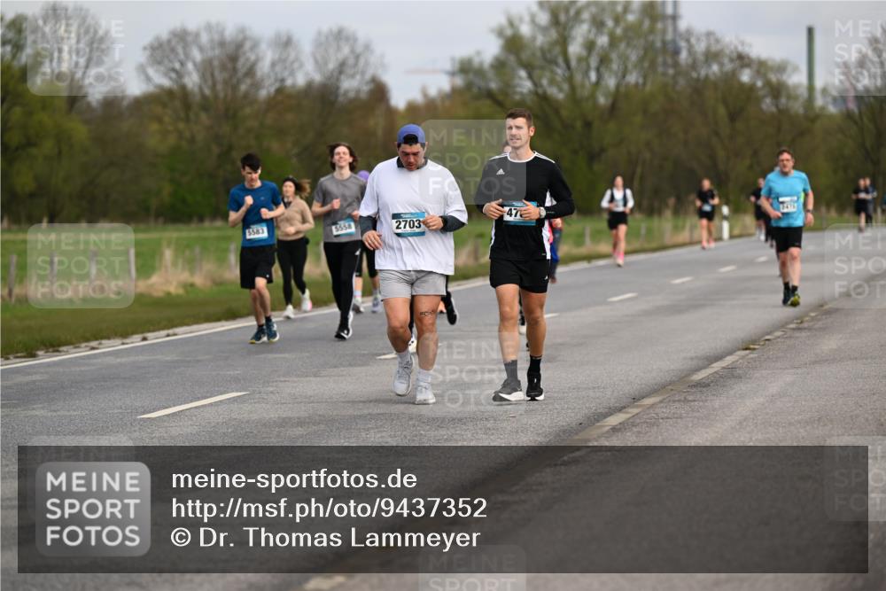 12.04.2026 - 45. Internationalen Wilhelmsburger Insellauf Dr. Thomas Lammeyer http://msf.ph/oto/9437352 12.04.2026 09:30:28 Laufen 5583, 5558, 2703, 47, 2411 meine-sportfotos.de