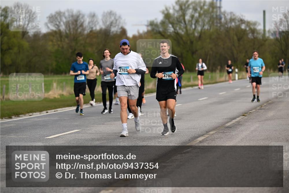 12.04.2026 - 45. Internationalen Wilhelmsburger Insellauf Dr. Thomas Lammeyer http://msf.ph/oto/9437354 12.04.2026 09:30:28 Laufen 2703, 5583, 4782, 1475 meine-sportfotos.de