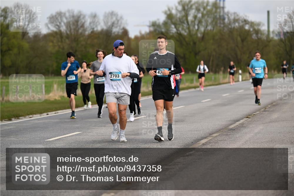 12.04.2026 - 45. Internationalen Wilhelmsburger Insellauf Dr. Thomas Lammeyer http://msf.ph/oto/9437358 12.04.2026 09:30:29 Laufen 5583, 5558, 2703, 47 meine-sportfotos.de
