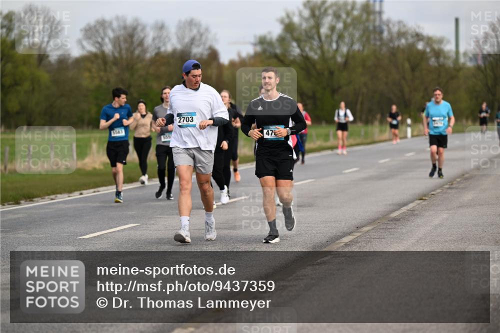 12.04.2026 - 45. Internationalen Wilhelmsburger Insellauf Dr. Thomas Lammeyer http://msf.ph/oto/9437359 12.04.2026 09:30:29 Laufen 5583, 5557, 2703, 476 meine-sportfotos.de