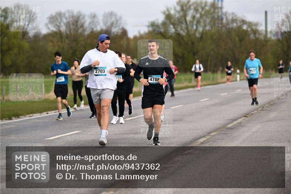 12.04.2026 - 45. Internationalen Wilhelmsburger Insellauf Dr. Thomas Lammeyer http://msf.ph/oto/9437362 12.04.2026 09:30:29 Laufen 5583, 2703, 719, 24313, 4788 meine-sportfotos.de
