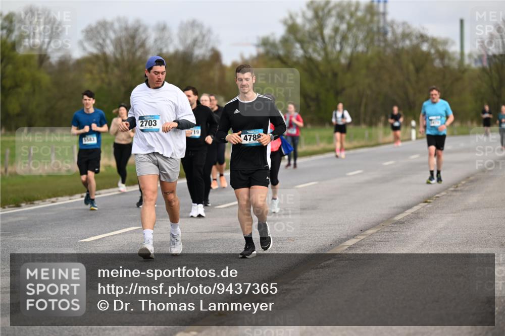 12.04.2026 - 45. Internationalen Wilhelmsburger Insellauf Dr. Thomas Lammeyer http://msf.ph/oto/9437365 12.04.2026 09:30:30 Laufen 5583, 2703, 19, 4788 meine-sportfotos.de