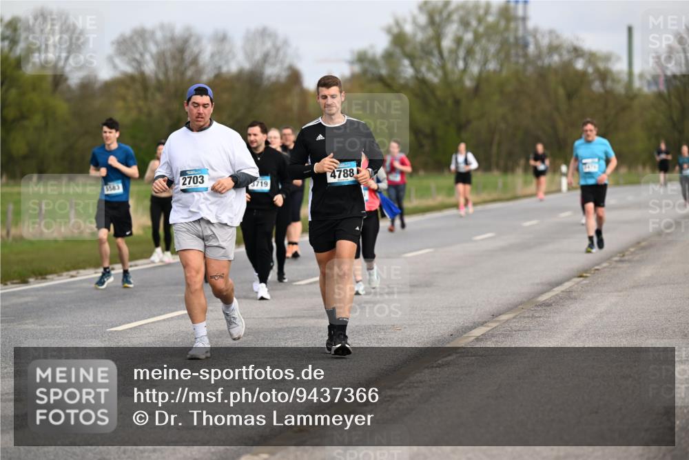 12.04.2026 - 45. Internationalen Wilhelmsburger Insellauf Dr. Thomas Lammeyer http://msf.ph/oto/9437366 12.04.2026 09:30:30 Laufen 5583, 2703, 4788, 3719 meine-sportfotos.de