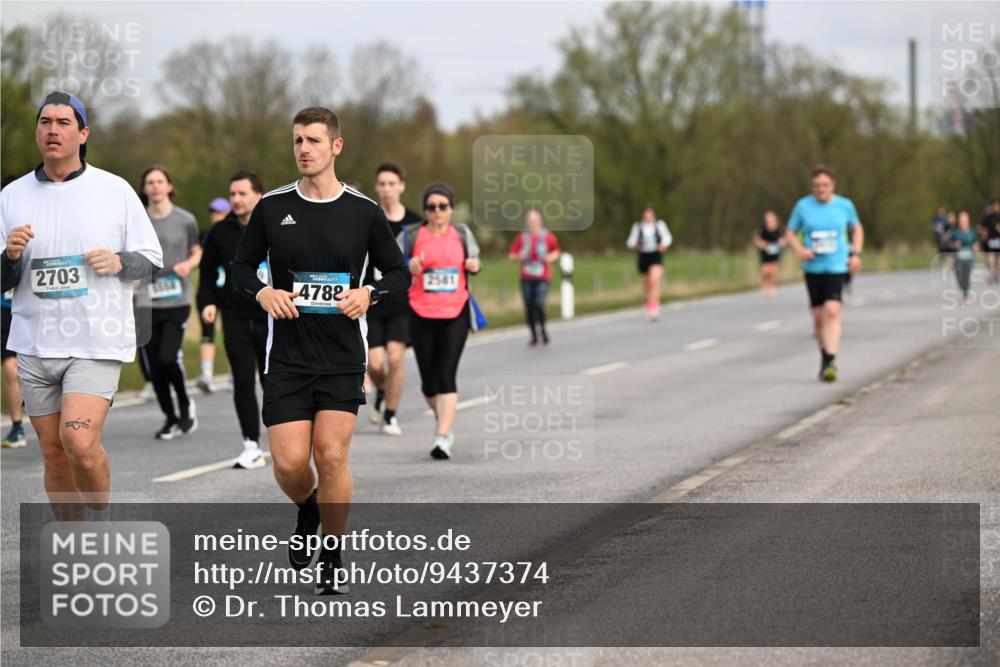 12.04.2026 - 45. Internationalen Wilhelmsburger Insellauf Dr. Thomas Lammeyer http://msf.ph/oto/9437374 12.04.2026 09:30:32 Laufen 2703, 4782, 2581 meine-sportfotos.de