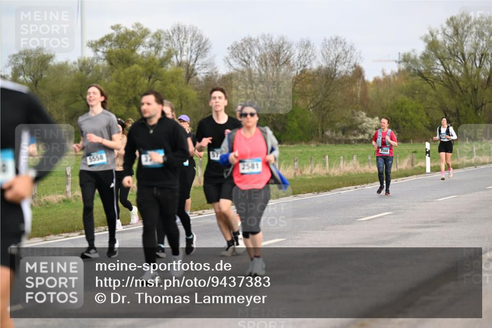 12.04.2026 - 45. Internationalen Wilhelmsburger Insellauf Dr. Thomas Lammeyer http://msf.ph/oto/9437383 12.04.2026 09:30:34 Laufen 5558, 57, 2581, 2388 meine-sportfotos.de