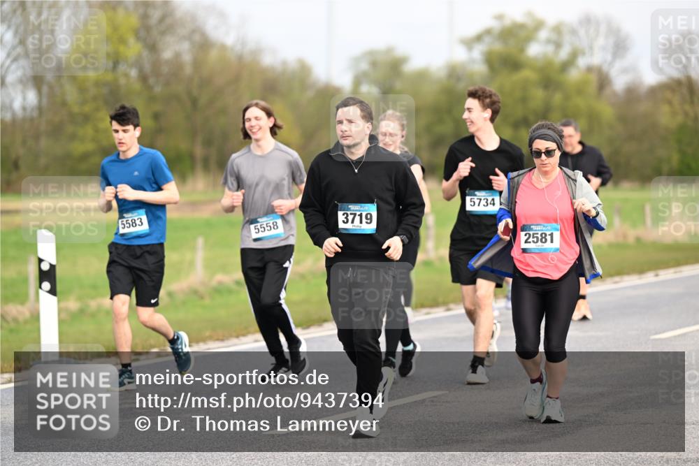 12.04.2026 - 45. Internationalen Wilhelmsburger Insellauf Dr. Thomas Lammeyer http://msf.ph/oto/9437394 12.04.2026 09:30:36 Laufen 5583, 5558, 3719, 5734, 2581 meine-sportfotos.de