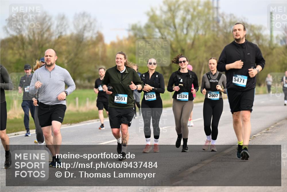12.04.2026 - 45. Internationalen Wilhelmsburger Insellauf Dr. Thomas Lammeyer http://msf.ph/oto/9437484 12.04.2026 09:31:07 Laufen 49, 3051, 2523, 2524, 2907, 5471 meine-sportfotos.de
