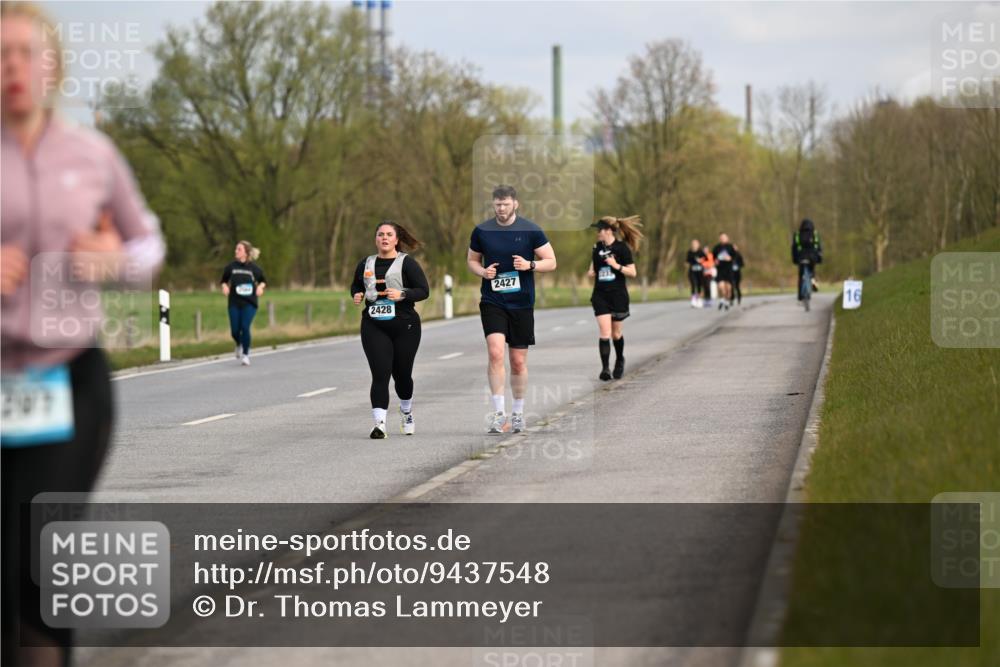 12.04.2026 - 45. Internationalen Wilhelmsburger Insellauf Dr. Thomas Lammeyer http://msf.ph/oto/9437548 12.04.2026 09:31:23 Laufen 2427, 2428, 16 meine-sportfotos.de