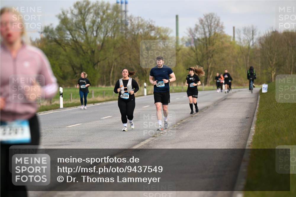 12.04.2026 - 45. Internationalen Wilhelmsburger Insellauf Dr. Thomas Lammeyer http://msf.ph/oto/9437549 12.04.2026 09:31:23 Laufen 2207, 2428, 2427, 16 meine-sportfotos.de