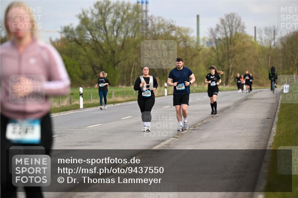 12.04.2026 - 45. Internationalen Wilhelmsburger Insellauf Dr. Thomas Lammeyer http://msf.ph/oto/9437550 12.04.2026 09:31:23 Laufen 320, 2427, 2428, 16 meine-sportfotos.de