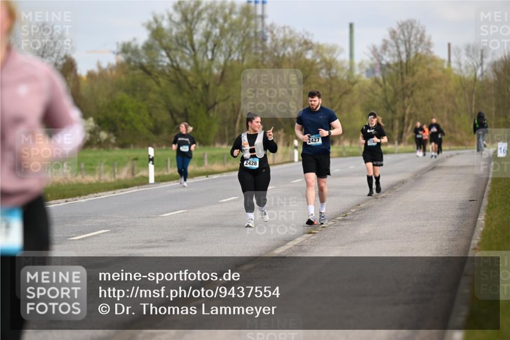 12.04.2026 - 45. Internationalen Wilhelmsburger Insellauf Dr. Thomas Lammeyer http://msf.ph/oto/9437554 12.04.2026 09:31:24 Laufen 2428, 2427, 223, 16 meine-sportfotos.de