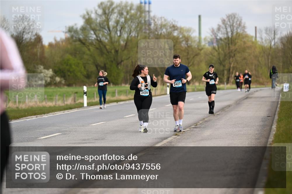12.04.2026 - 45. Internationalen Wilhelmsburger Insellauf Dr. Thomas Lammeyer http://msf.ph/oto/9437556 12.04.2026 09:31:24 Laufen 2427, 223, 2428, 16 meine-sportfotos.de
