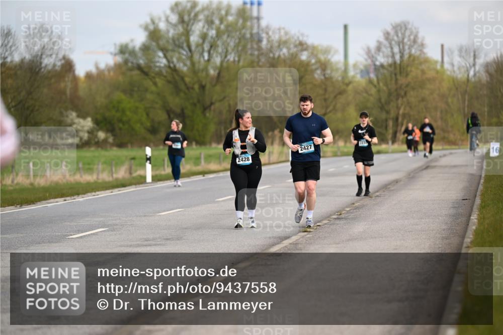 12.04.2026 - 45. Internationalen Wilhelmsburger Insellauf Dr. Thomas Lammeyer http://msf.ph/oto/9437558 12.04.2026 09:31:25 Laufen 2427, 223, 2428, 16 meine-sportfotos.de