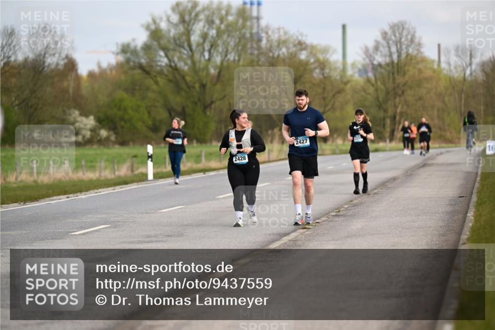 12.04.2026 - 45. Internationalen Wilhelmsburger Insellauf Dr. Thomas Lammeyer http://msf.ph/oto/9437559 12.04.2026 09:31:25 Laufen 2427, 2428, 16 meine-sportfotos.de