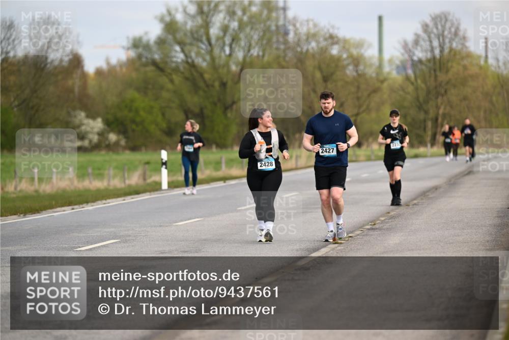 12.04.2026 - 45. Internationalen Wilhelmsburger Insellauf Dr. Thomas Lammeyer http://msf.ph/oto/9437561 12.04.2026 09:31:25 Laufen 2428, 2427, 223 meine-sportfotos.de
