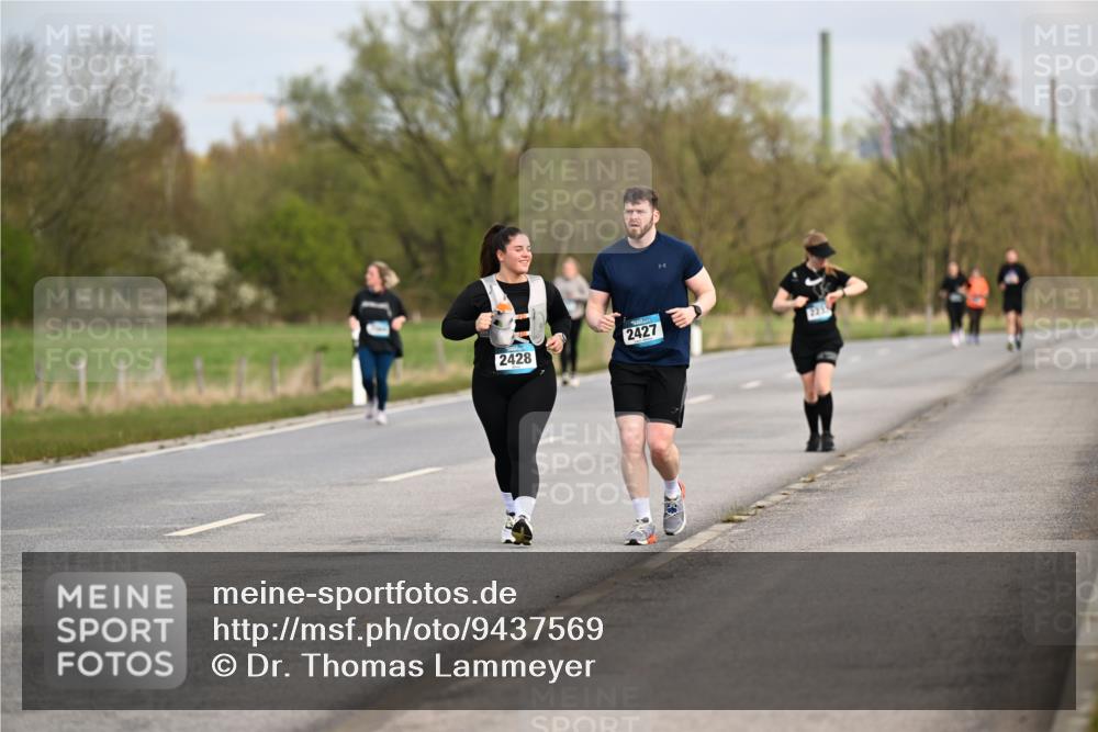 12.04.2026 - 45. Internationalen Wilhelmsburger Insellauf Dr. Thomas Lammeyer http://msf.ph/oto/9437569 12.04.2026 09:31:26 Laufen 2427, 2428 meine-sportfotos.de