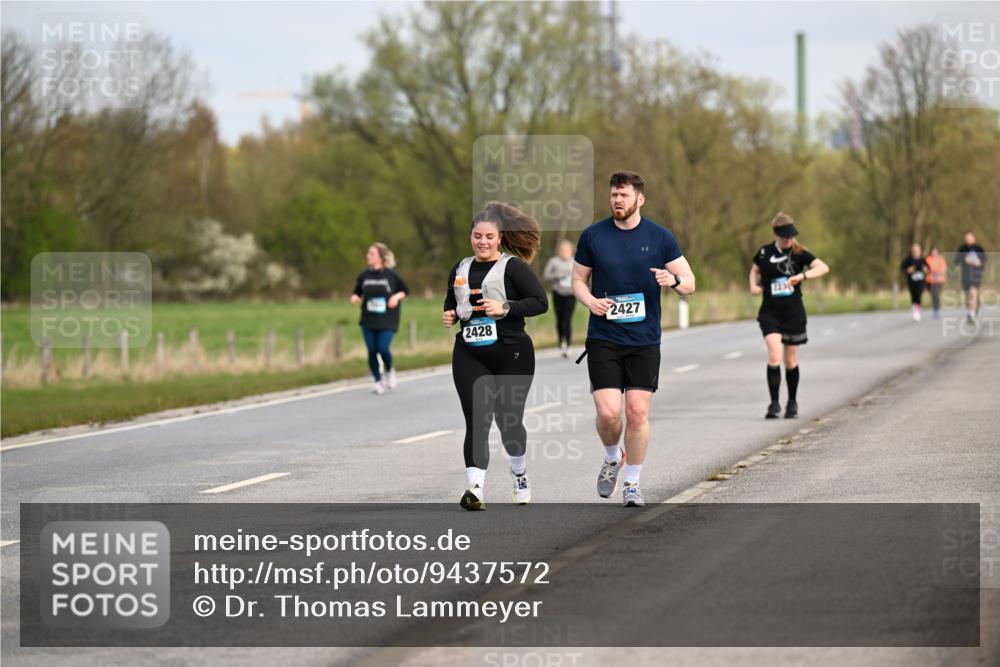 12.04.2026 - 45. Internationalen Wilhelmsburger Insellauf Dr. Thomas Lammeyer http://msf.ph/oto/9437572 12.04.2026 09:31:27 Laufen 2427, 2428 meine-sportfotos.de