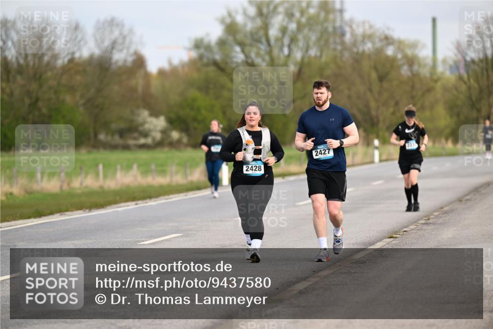 12.04.2026 - 45. Internationalen Wilhelmsburger Insellauf Dr. Thomas Lammeyer http://msf.ph/oto/9437580 12.04.2026 09:31:28 Laufen 2428, 2427 meine-sportfotos.de