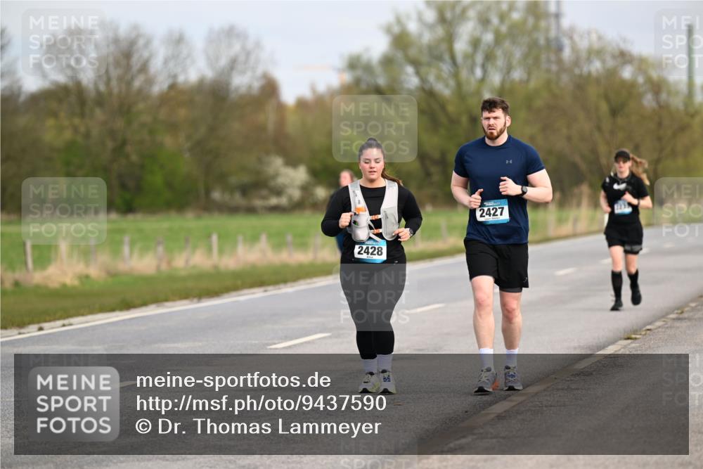 12.04.2026 - 45. Internationalen Wilhelmsburger Insellauf Dr. Thomas Lammeyer http://msf.ph/oto/9437590 12.04.2026 09:31:29 Laufen 2428, 2427 meine-sportfotos.de