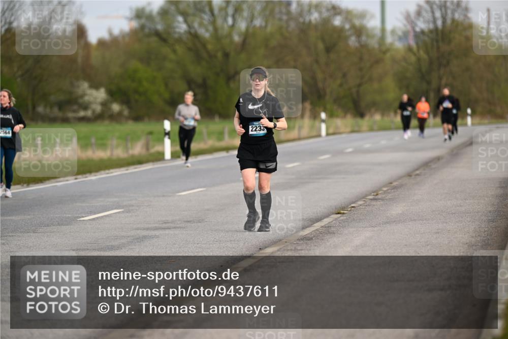 12.04.2026 - 45. Internationalen Wilhelmsburger Insellauf Dr. Thomas Lammeyer http://msf.ph/oto/9437611 12.04.2026 09:31:35 Laufen 2564, 2233 meine-sportfotos.de