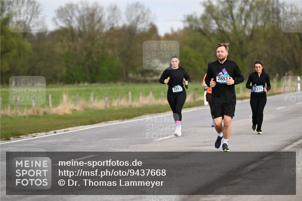 12.04.2026 - 45. Internationalen Wilhelmsburger Insellauf Dr. Thomas Lammeyer http://msf.ph/oto/9437668 12.04.2026 09:32:04 Laufen 3253, 2653, 3371 meine-sportfotos.de