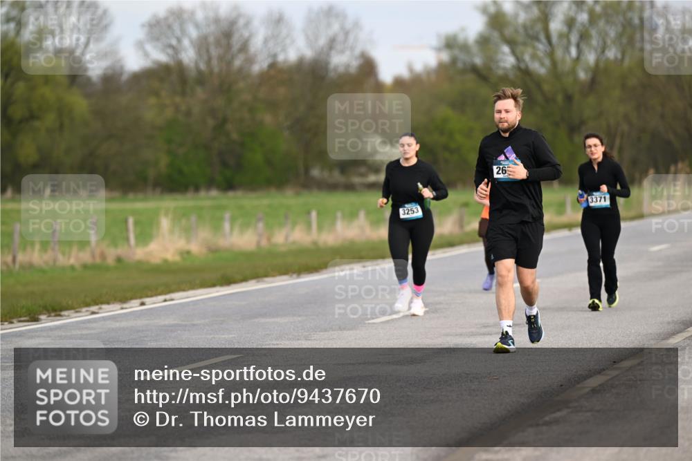 12.04.2026 - 45. Internationalen Wilhelmsburger Insellauf Dr. Thomas Lammeyer http://msf.ph/oto/9437670 12.04.2026 09:32:04 Laufen 3253, 26, 3371 meine-sportfotos.de