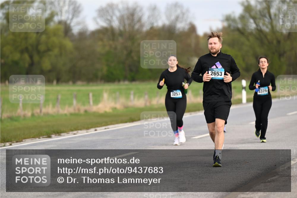 12.04.2026 - 45. Internationalen Wilhelmsburger Insellauf Dr. Thomas Lammeyer http://msf.ph/oto/9437683 12.04.2026 09:32:06 Laufen 3253, 2653, 3371 meine-sportfotos.de