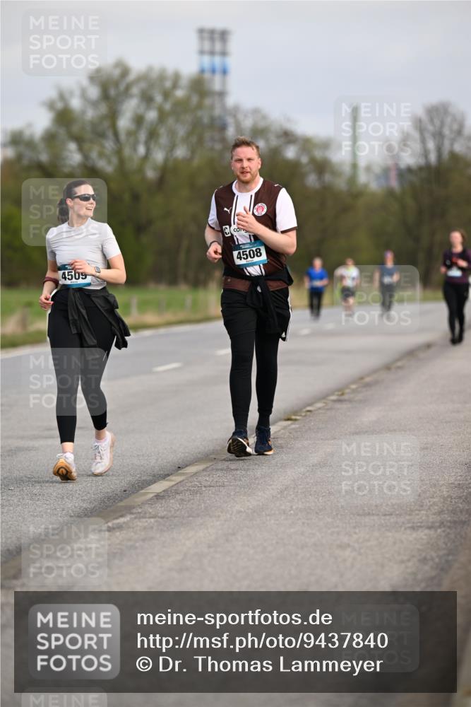 12.04.2026 - 45. Internationalen Wilhelmsburger Insellauf Dr. Thomas Lammeyer http://msf.ph/oto/9437840 12.04.2026 09:33:39 Laufen 4509, 4508 meine-sportfotos.de