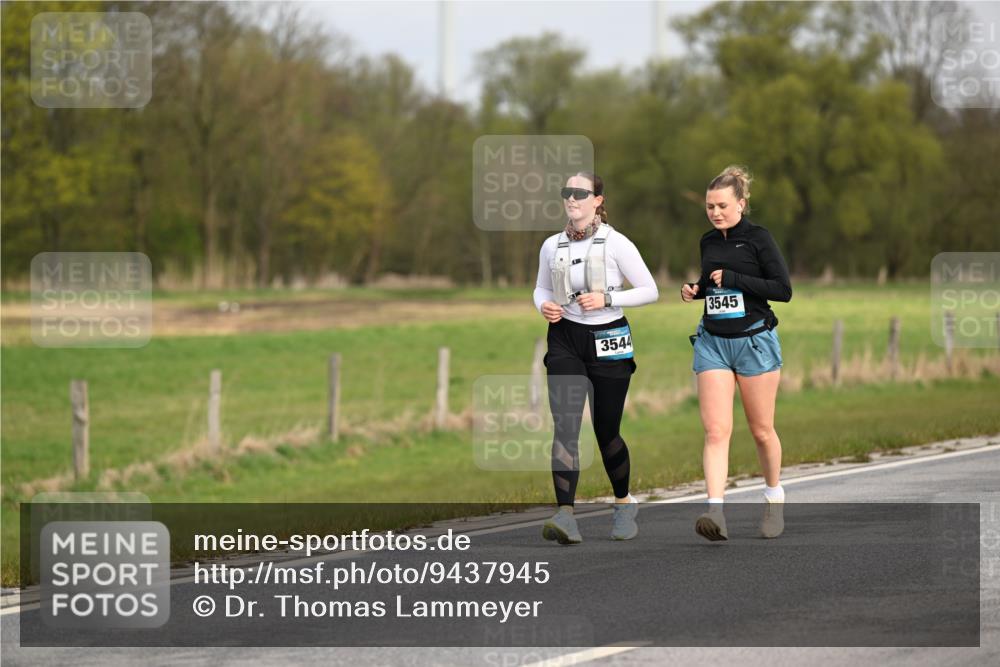 12.04.2026 - 45. Internationalen Wilhelmsburger Insellauf Dr. Thomas Lammeyer http://msf.ph/oto/9437945 12.04.2026 09:35:24 Laufen 3544, 3545 meine-sportfotos.de