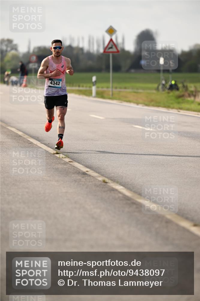 12.04.2026 - 45. Internationalen Wilhelmsburger Insellauf Dr. Thomas Lammeyer http://msf.ph/oto/9438097 12.04.2026 09:46:55 Laufen 4342, 11 meine-sportfotos.de