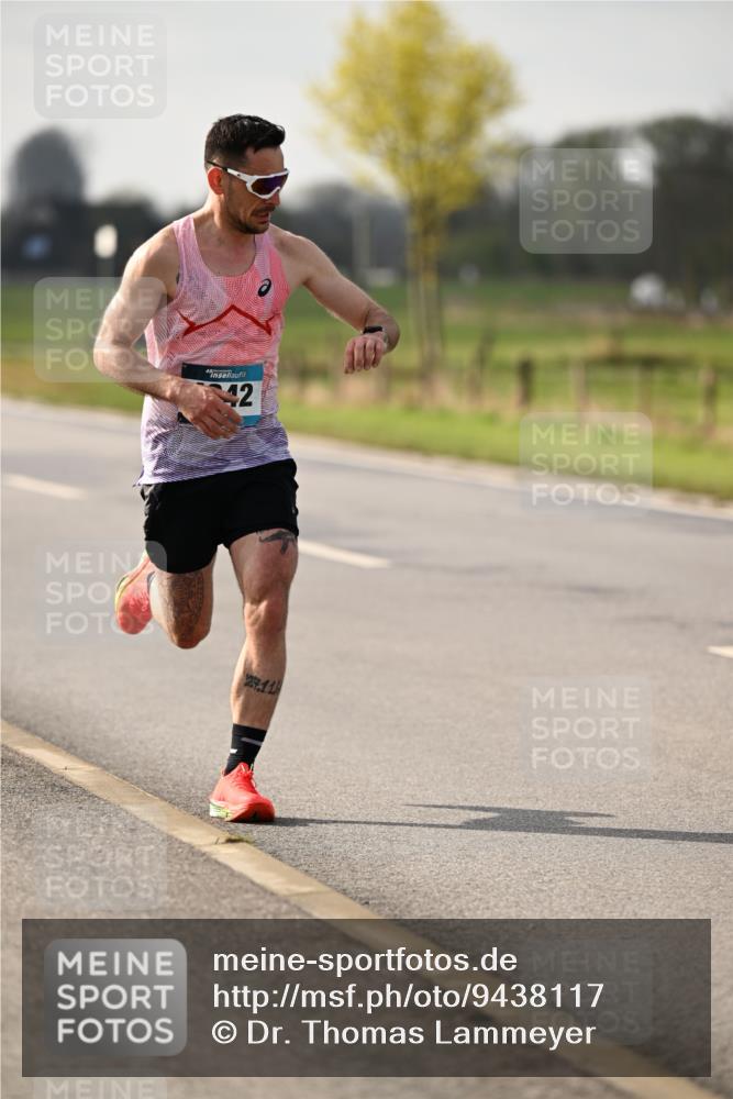 12.04.2026 - 45. Internationalen Wilhelmsburger Insellauf Dr. Thomas Lammeyer http://msf.ph/oto/9438117 12.04.2026 09:46:57 Laufen 4, 42, 27, 11 meine-sportfotos.de
