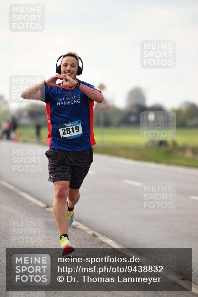 12.04.2026 - 45. Internationalen Wilhelmsburger Insellauf Dr. Thomas Lammeyer http://msf.ph/oto/9438832 12.04.2026 09:56:08 Laufen 4, 2819 meine-sportfotos.de
