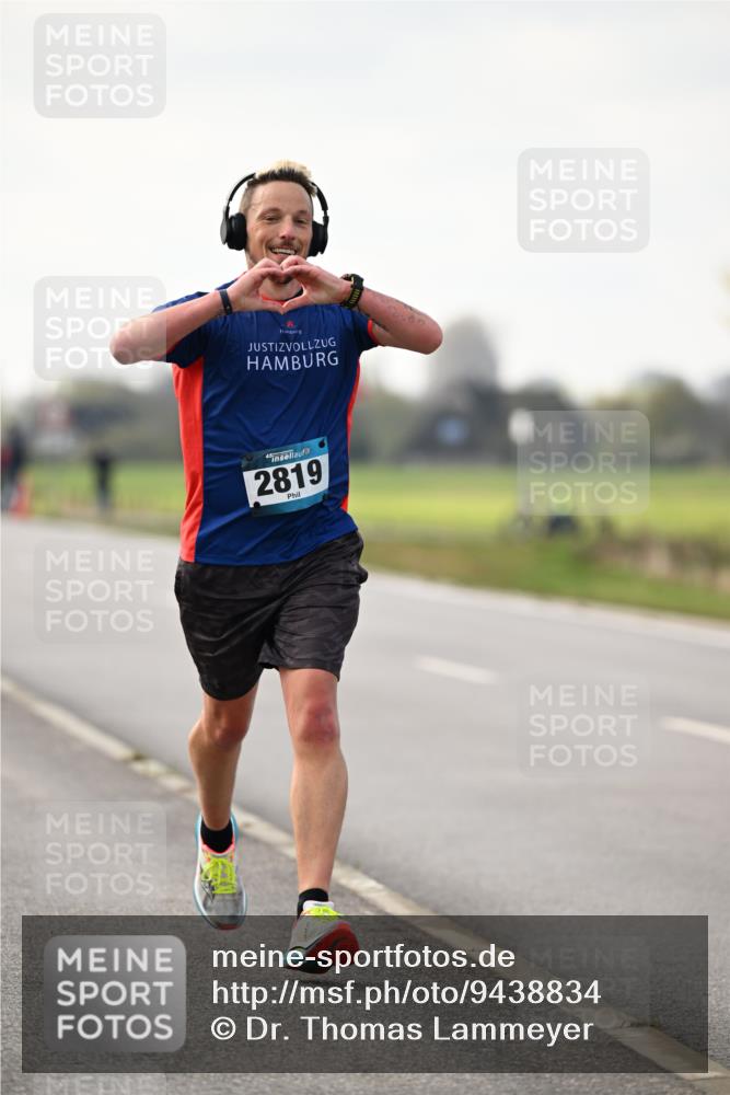 12.04.2026 - 45. Internationalen Wilhelmsburger Insellauf Dr. Thomas Lammeyer http://msf.ph/oto/9438834 12.04.2026 09:56:09 Laufen 4, 2819 meine-sportfotos.de