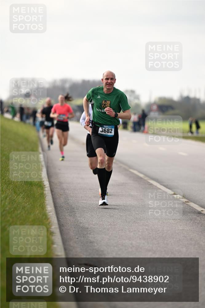 12.04.2026 - 45. Internationalen Wilhelmsburger Insellauf Dr. Thomas Lammeyer http://msf.ph/oto/9438902 12.04.2026 09:56:39 Laufen 3682 meine-sportfotos.de