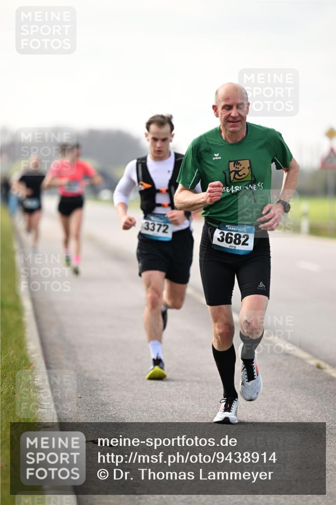 12.04.2026 - 45. Internationalen Wilhelmsburger Insellauf Dr. Thomas Lammeyer http://msf.ph/oto/9438914 12.04.2026 09:56:40 Laufen 3372, 3682, 6 meine-sportfotos.de