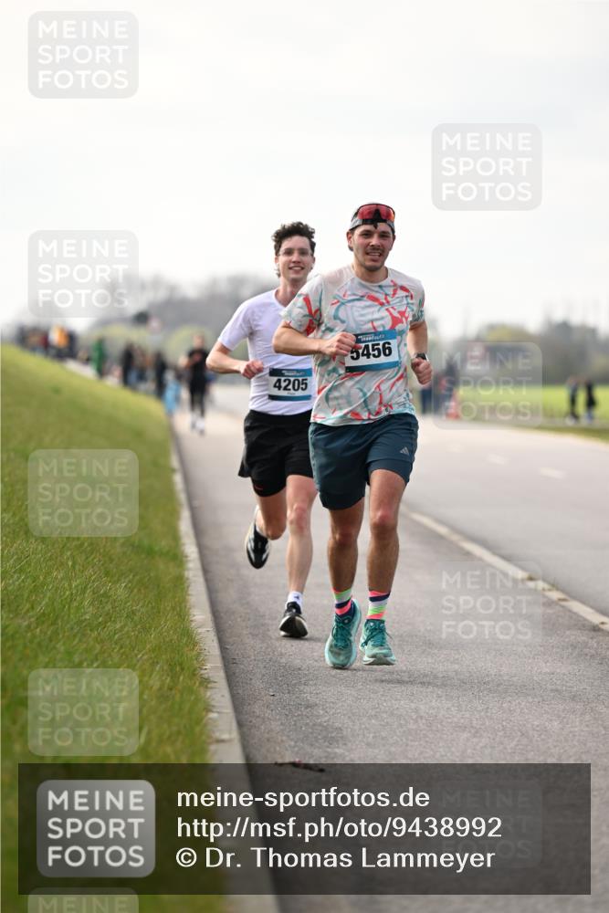 12.04.2026 - 45. Internationalen Wilhelmsburger Insellauf Dr. Thomas Lammeyer http://msf.ph/oto/9438992 12.04.2026 09:56:56 Laufen 4205, 5456 meine-sportfotos.de