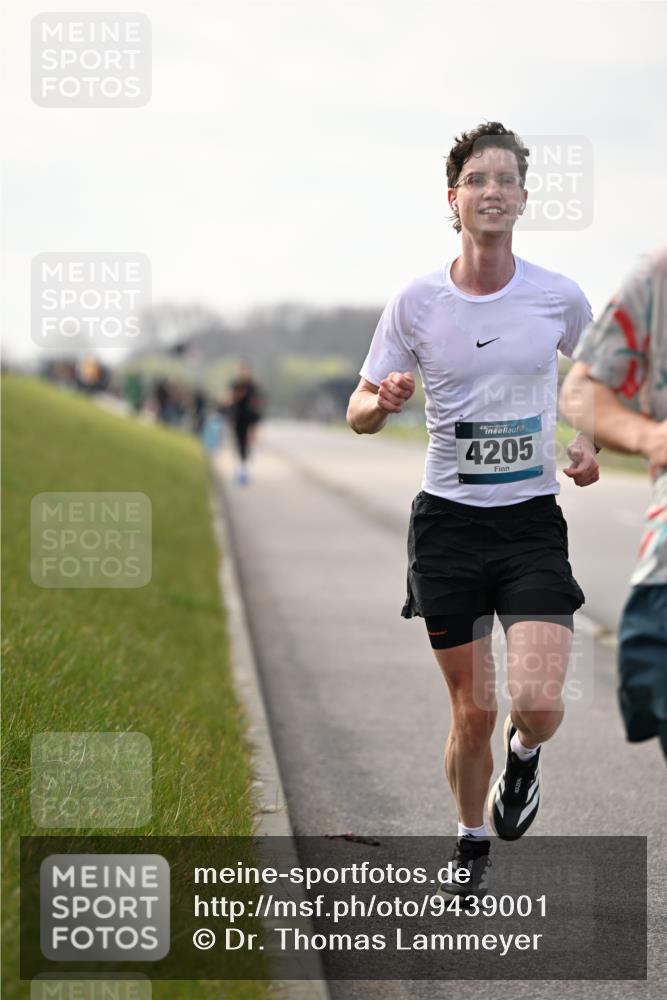12.04.2026 - 45. Internationalen Wilhelmsburger Insellauf Dr. Thomas Lammeyer http://msf.ph/oto/9439001 12.04.2026 09:56:58 Laufen 45, 4205 meine-sportfotos.de