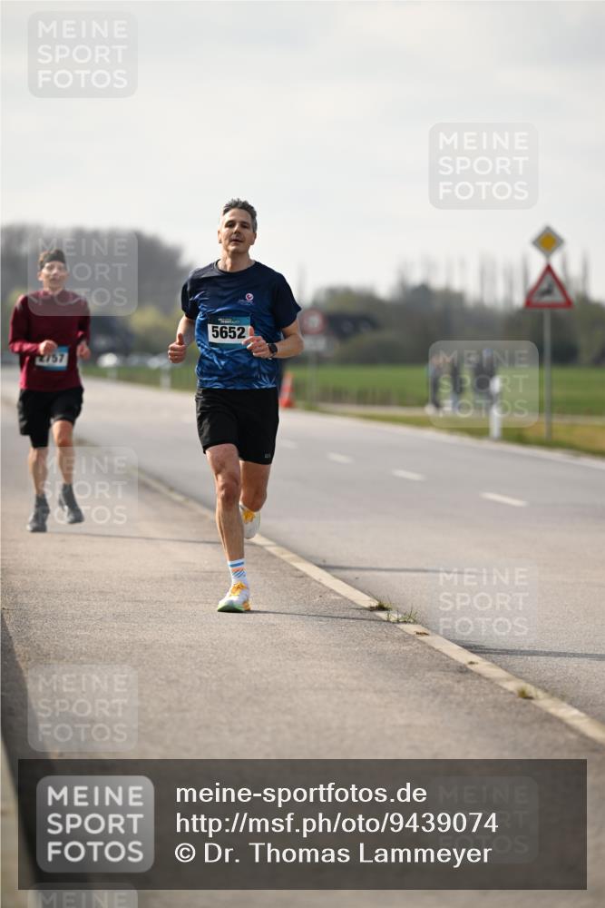 12.04.2026 - 45. Internationalen Wilhelmsburger Insellauf Dr. Thomas Lammeyer http://msf.ph/oto/9439074 12.04.2026 09:57:45 Laufen 100, 5652 meine-sportfotos.de
