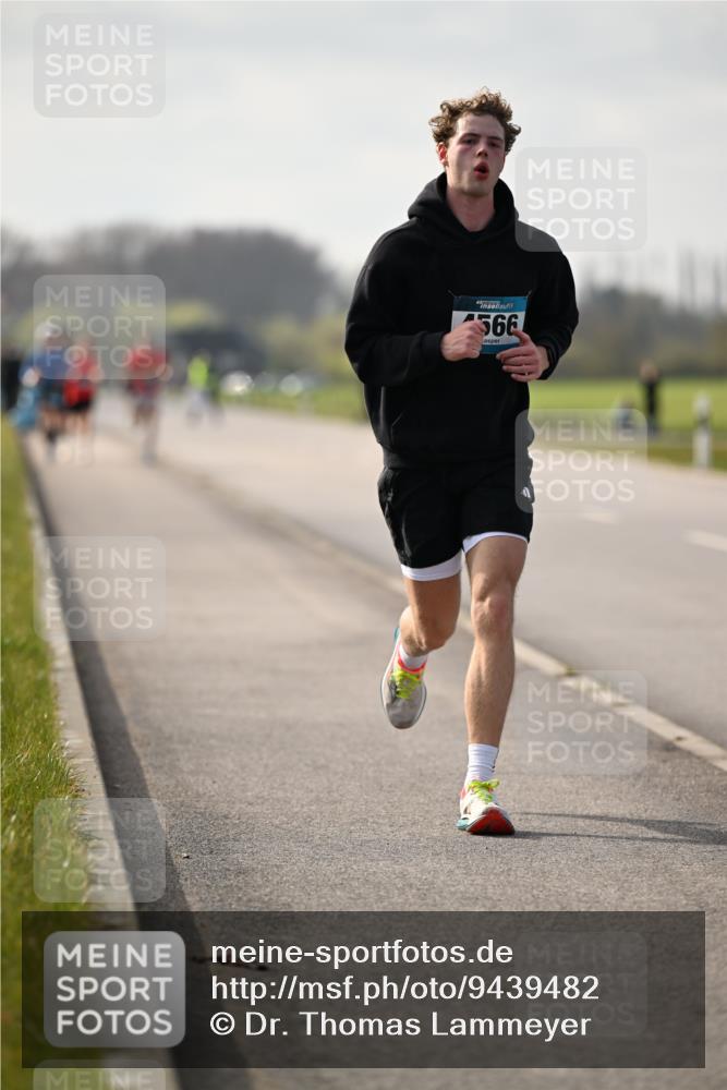12.04.2026 - 45. Internationalen Wilhelmsburger Insellauf Dr. Thomas Lammeyer http://msf.ph/oto/9439482 12.04.2026 10:01:12 Laufen 566 meine-sportfotos.de