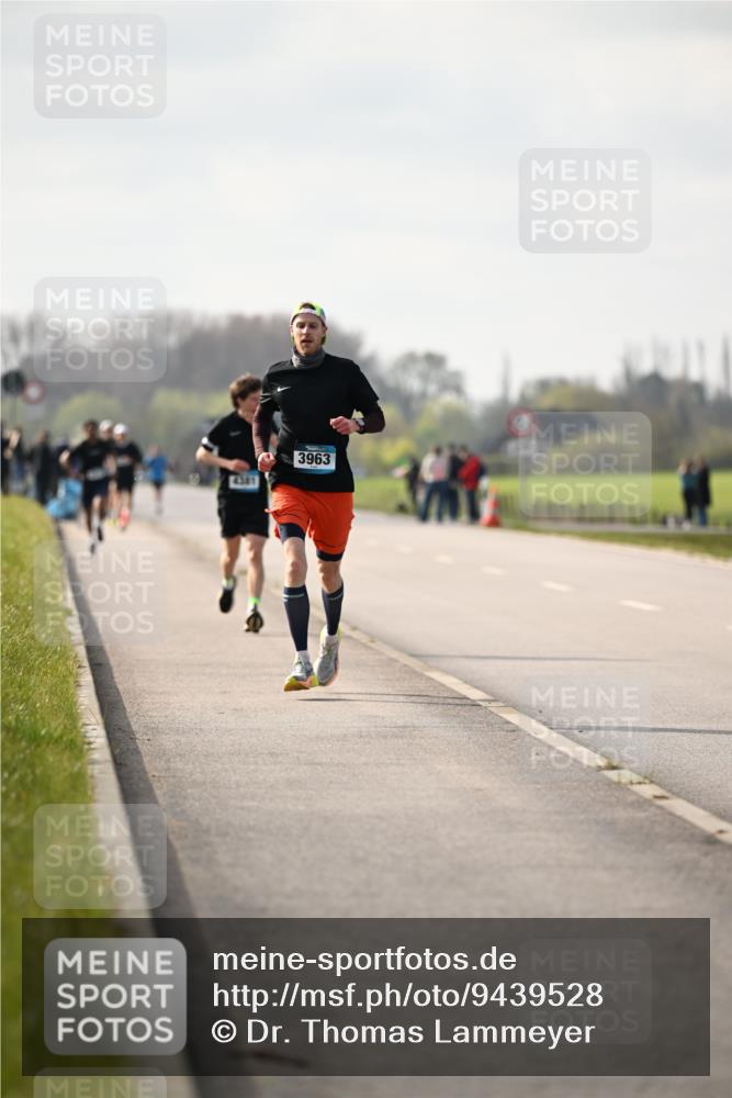 12.04.2026 - 45. Internationalen Wilhelmsburger Insellauf Dr. Thomas Lammeyer http://msf.ph/oto/9439528 12.04.2026 10:01:41 Laufen 4381, 3963 meine-sportfotos.de