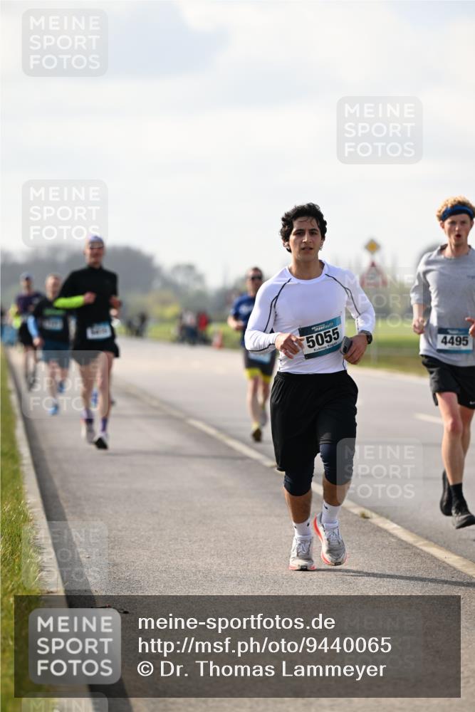 12.04.2026 - 45. Internationalen Wilhelmsburger Insellauf Dr. Thomas Lammeyer http://msf.ph/oto/9440065 12.04.2026 10:03:49 Laufen 5055, 4495 meine-sportfotos.de