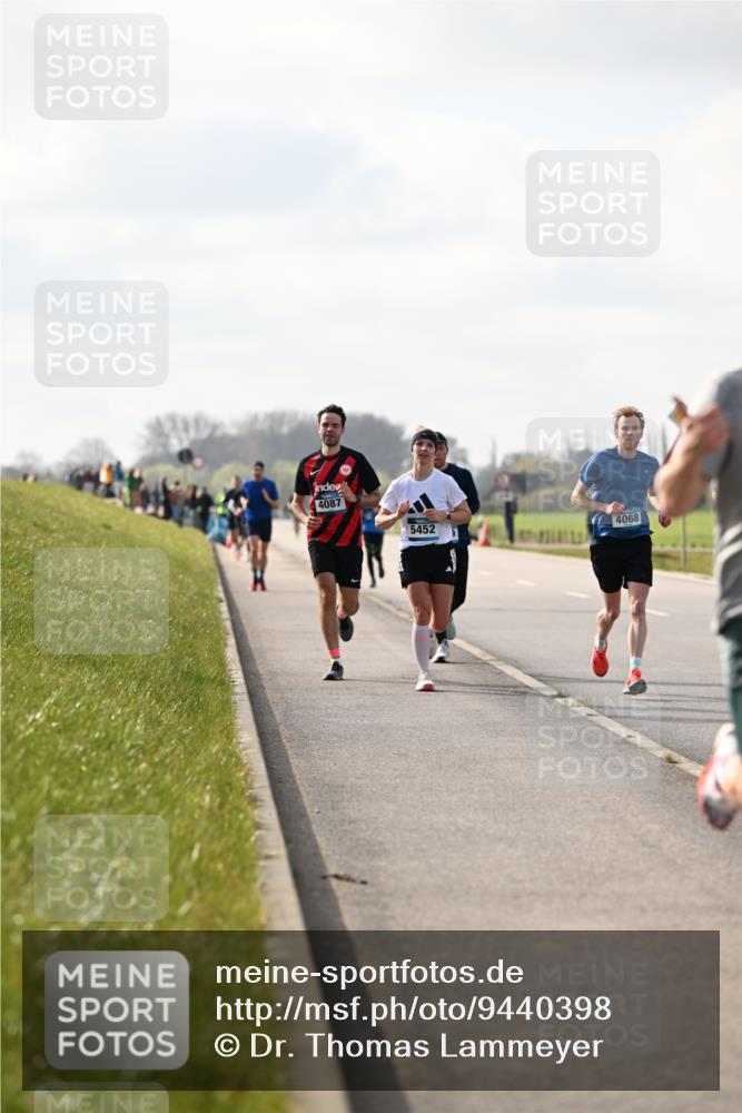 12.04.2026 - 45. Internationalen Wilhelmsburger Insellauf Dr. Thomas Lammeyer http://msf.ph/oto/9440398 12.04.2026 10:04:56 Laufen 4087, 5452, 4068 meine-sportfotos.de