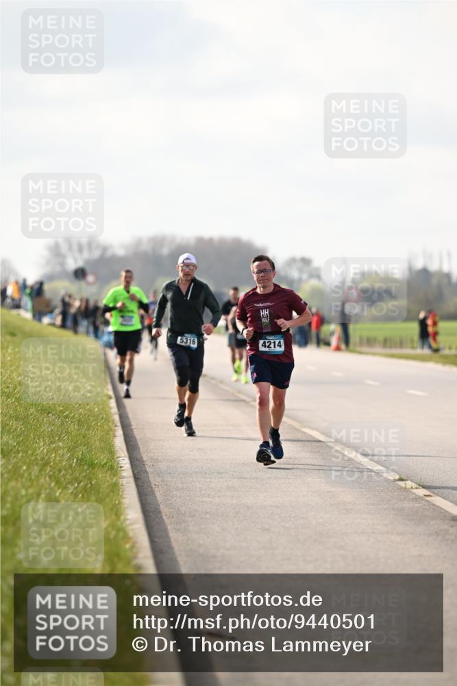 12.04.2026 - 45. Internationalen Wilhelmsburger Insellauf Dr. Thomas Lammeyer http://msf.ph/oto/9440501 12.04.2026 10:05:20 Laufen 5316, 4214 meine-sportfotos.de