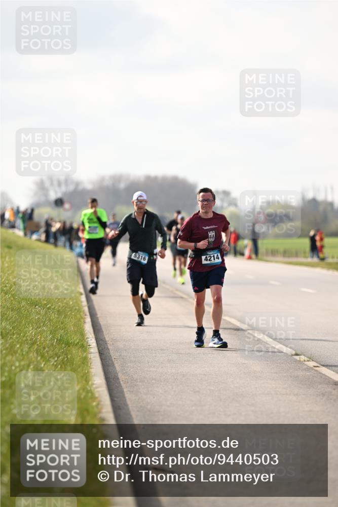 12.04.2026 - 45. Internationalen Wilhelmsburger Insellauf Dr. Thomas Lammeyer http://msf.ph/oto/9440503 12.04.2026 10:05:20 Laufen 5316, 4214 meine-sportfotos.de