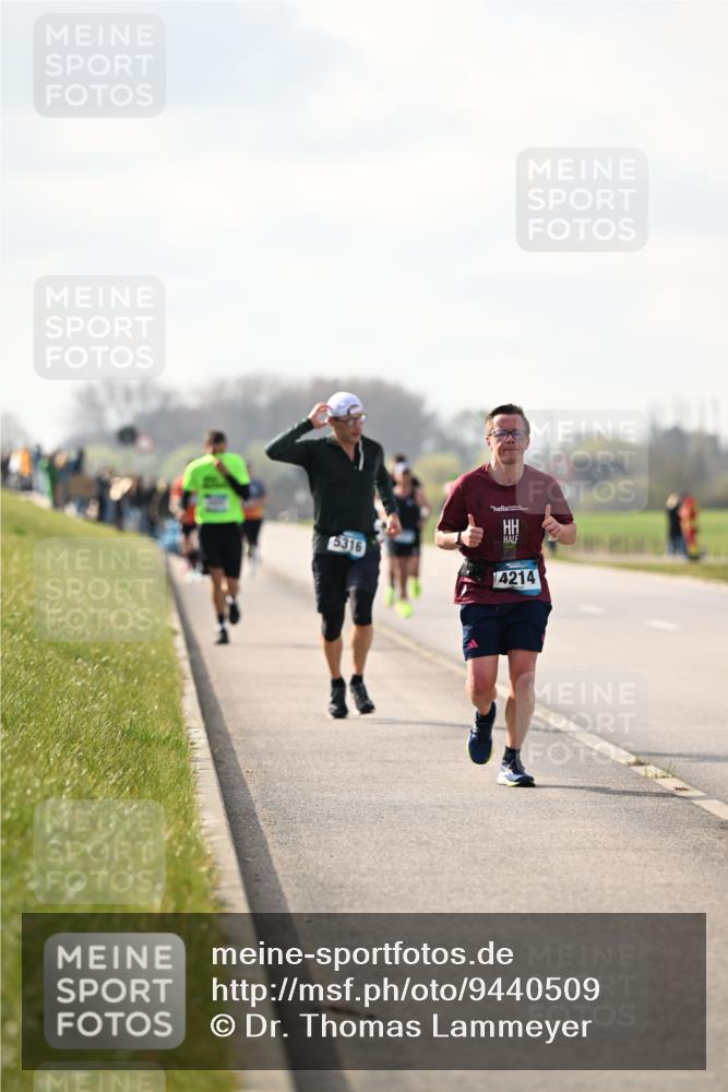 12.04.2026 - 45. Internationalen Wilhelmsburger Insellauf Dr. Thomas Lammeyer http://msf.ph/oto/9440509 12.04.2026 10:05:21 Laufen 5316, 14214 meine-sportfotos.de