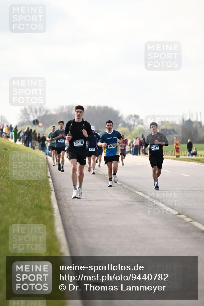 12.04.2026 - 45. Internationalen Wilhelmsburger Insellauf Dr. Thomas Lammeyer http://msf.ph/oto/9440782 12.04.2026 10:06:03 Laufen 4242, 3778, 4713, 5052, 2377 meine-sportfotos.de