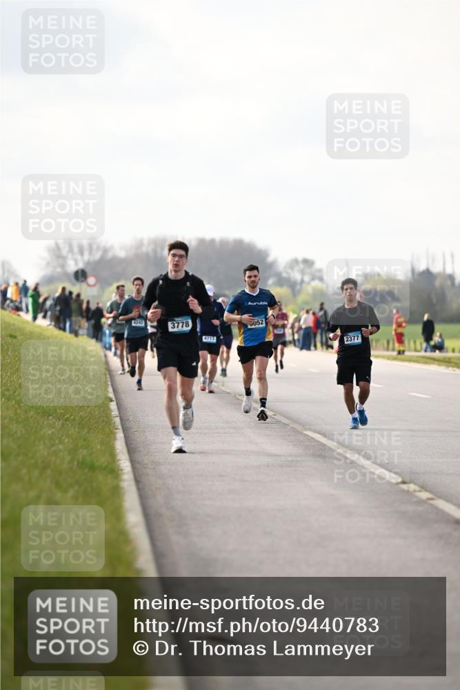 12.04.2026 - 45. Internationalen Wilhelmsburger Insellauf Dr. Thomas Lammeyer http://msf.ph/oto/9440783 12.04.2026 10:06:03 Laufen 4242, 3778, 4713, 052, 2377 meine-sportfotos.de