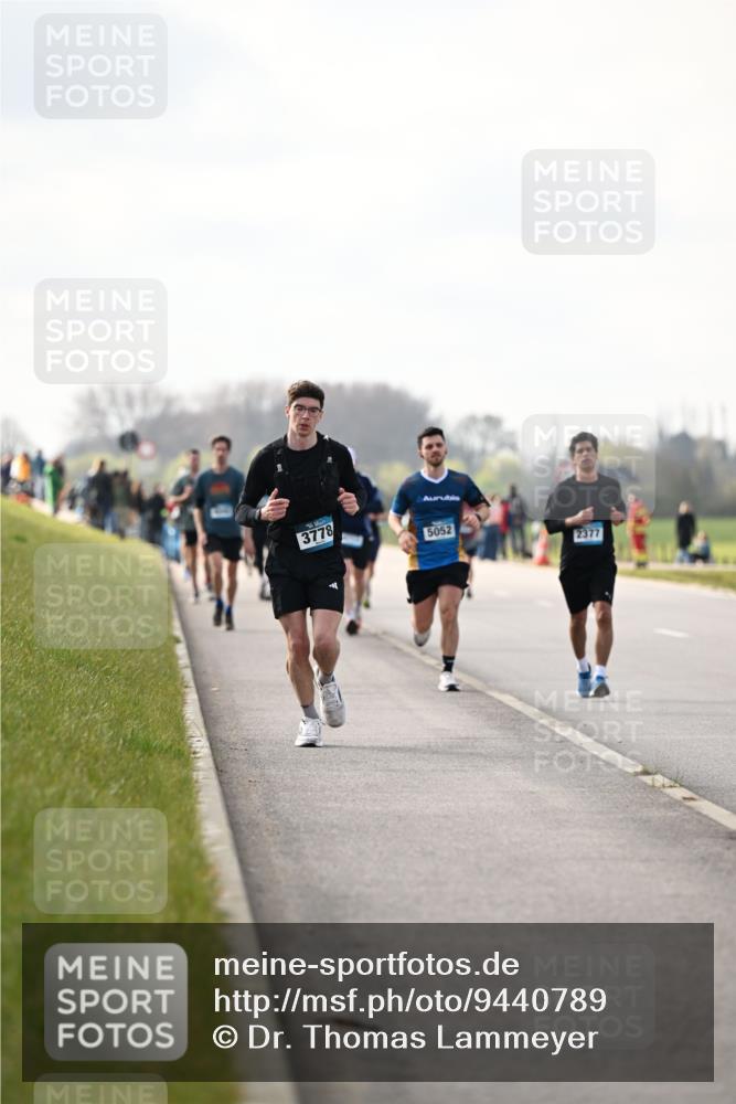 12.04.2026 - 45. Internationalen Wilhelmsburger Insellauf Dr. Thomas Lammeyer http://msf.ph/oto/9440789 12.04.2026 10:06:04 Laufen 3778, 5052, 2377 meine-sportfotos.de